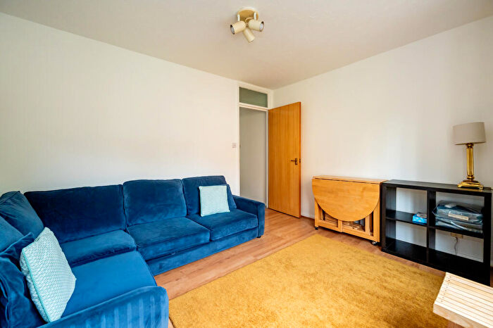 3 Bedroom Terraced House To Rent In Waveney Close, Wapping, E1W