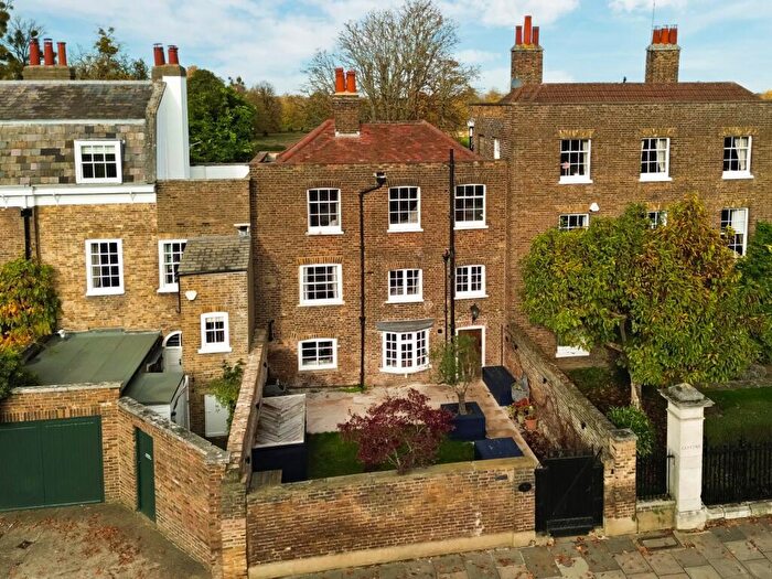 3 Bedroom Terraced House For Sale In Hampton Court Road, East Molesey, Surrey, KT8