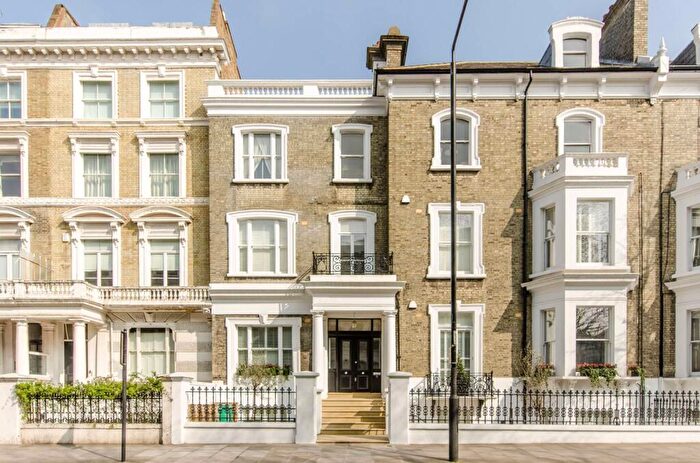 2 Bedroom Flat To Rent In Redcliffe Gardens, Chelsea, London, SW10