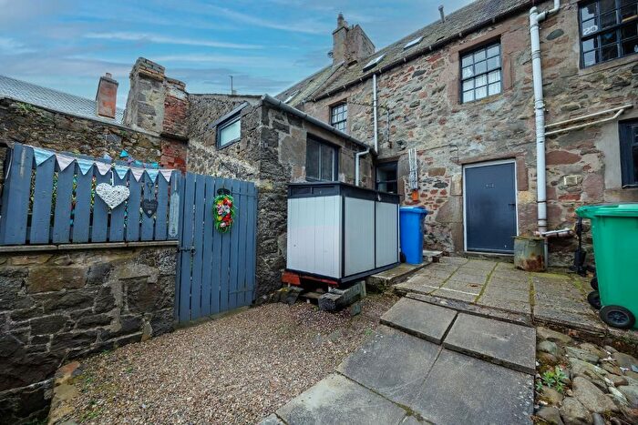 2 Bedroom Flat For Sale In High Street, Newburgh, KY14