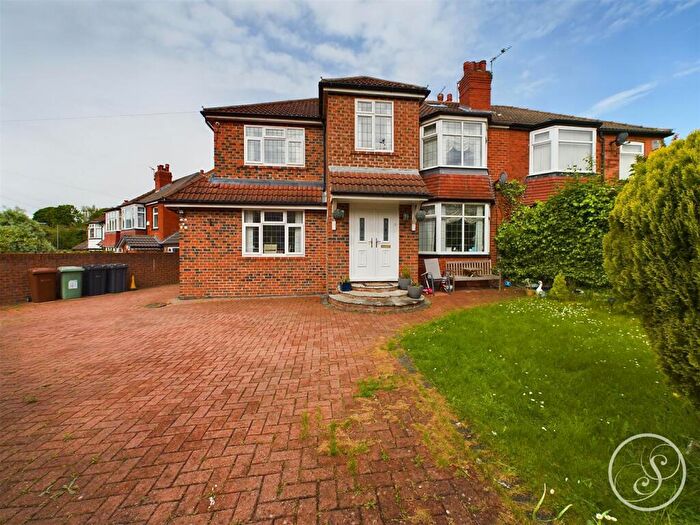 5 Bedroom Semi-Detached House For Sale In Chelwood Drive, Leeds, LS8