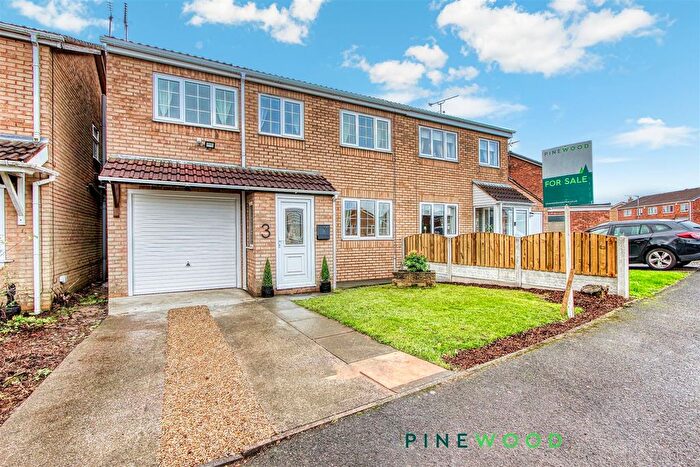 4 Bedroom Semi-Detached House For Sale In Meadow View, Holmewood, Chesterfield, Derbyshire, S42