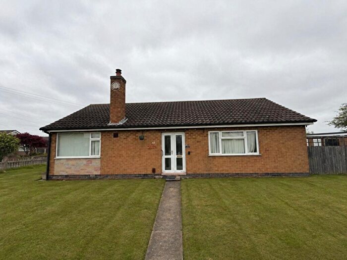 3 Bedroom Bungalow To Rent In Towes Mount, Nottingham, NG4