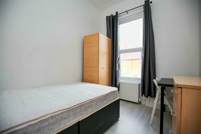 3 Bedroom Flat To Rent In (£pppw) Biddlestone Road, Heaton, Newcastle Upon Tyne, NE6