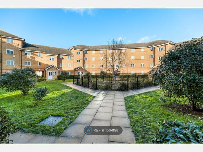 2 Bedroom Flat To Rent In Heath Court, London, SE9