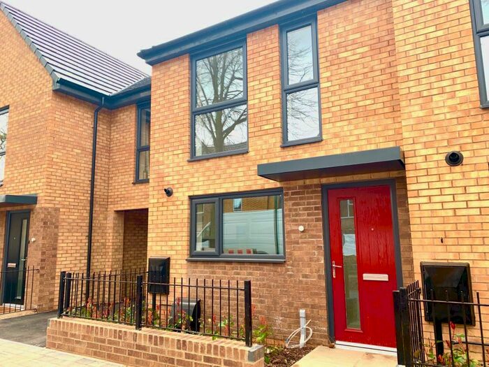 2 Bedroom End Of Terrace House To Rent In Arkwright Walk, Nottingham, NG2