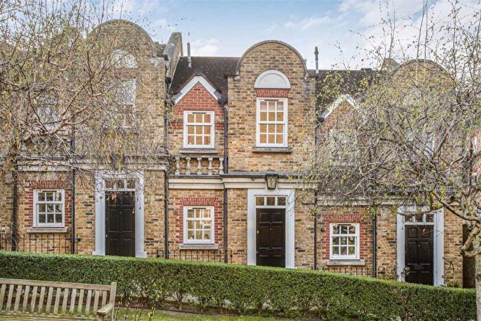 2 Bedroom House For Sale In Amies Street, Battersea, SW11