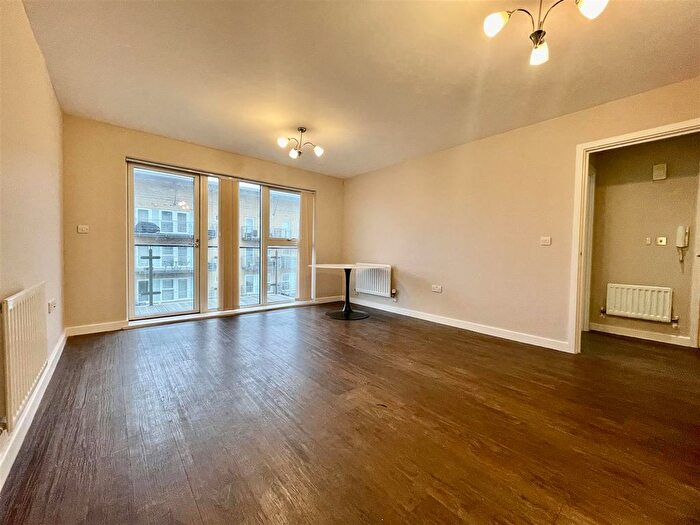 1 Bedroom Flat To Rent In Carmichael Avenue, Greenhithe, DA9