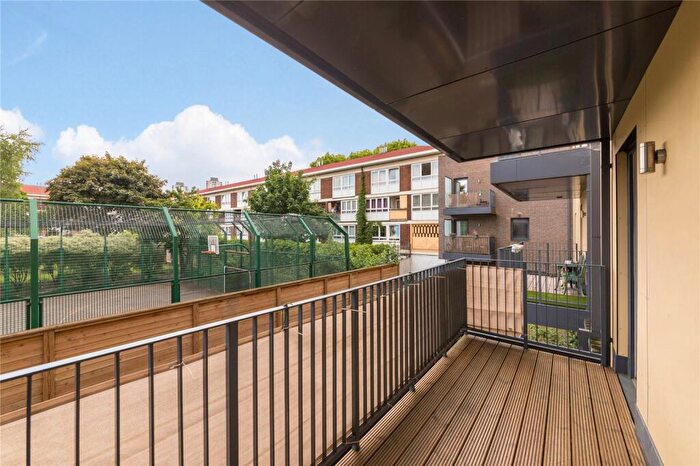 2 Bedroom Flat To Rent In Coombe House, Knapp Road, E3