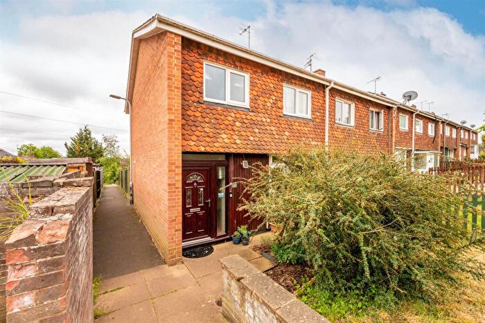 3 Bedroom End Of Terrace House For Sale In Dulnan Close, Reading, RG30