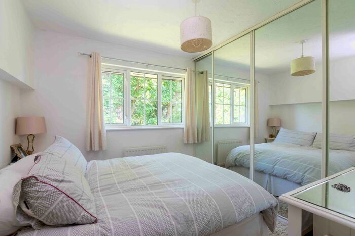 2 Bedroom Flat To Rent In Waverley Road, Enfield, EN2