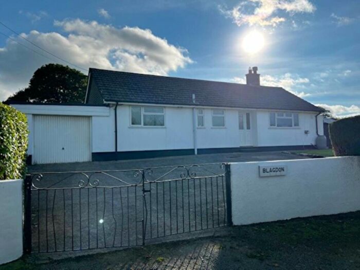 3 Bedroom Detached Bungalow To Rent In Bray Shop, PL17