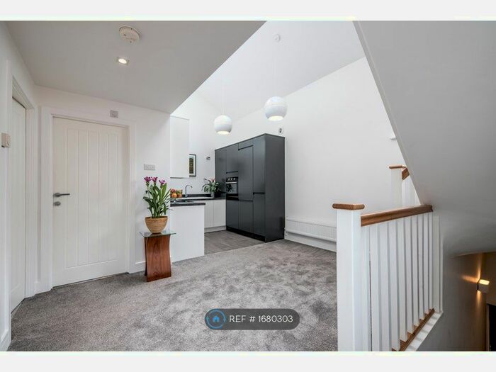 2 Bedroom Maisonette To Rent In Counting House Mews, Luton, LU1