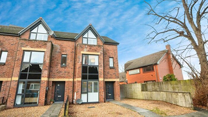 4 Bedroom End Terrace House For Sale In Cranleigh Drive, Sale, Greater Manchester, M33