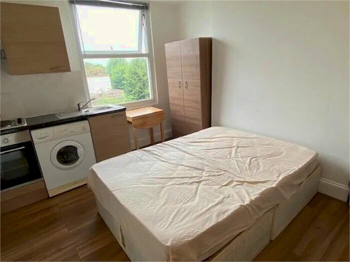 Studio To Rent In Buckley Road, London NW6