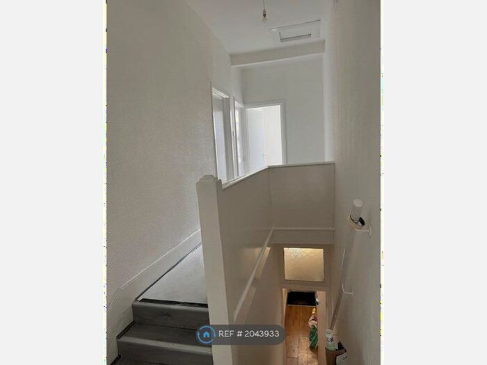 2 Bedroom Flat To Rent In Manor Park, London, E12