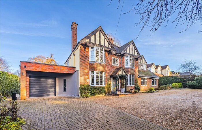 5 Bedroom Detached House For Sale In Chipperfield Road, Bovingdon, Hemel Hempstead, Hertfordshire, HP3