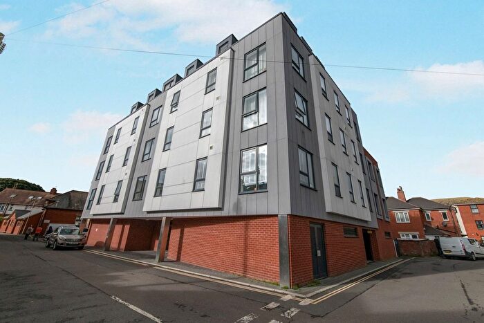2 Bedroom Property For Sale In Elm Grove, Exmouth, Devon, EX8