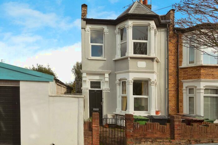 1 Bedroom Flat To Rent In Evelyn Road, Walthamstow, London, E17