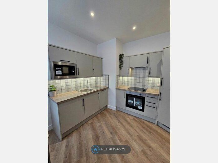 2 Bedroom Flat To Rent In Arcot Street, Penarth, CF64