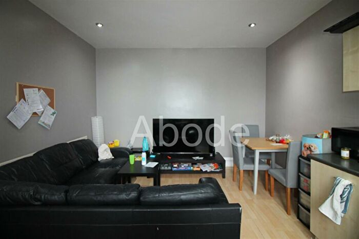 3 Bedroom Flat To Rent In Flat - A Victoria Terrace, Hyde Park, Leeds, LS3