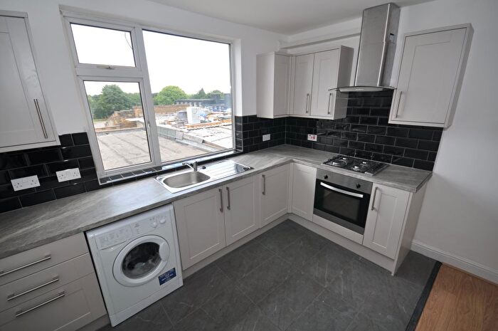 2 Bedroom Flat To Rent In Upminster Road South, Rainham, RM13