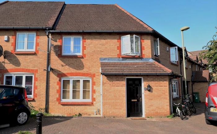 2 Bedroom Flat To Rent In Hubble Close, Headington, Oxford, OX3