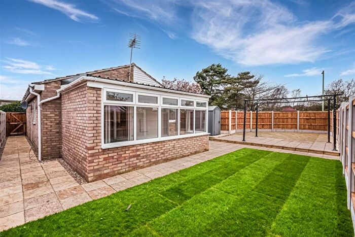 2 Bedroom Bungalow To Rent In Snows Way, Brantham, CO11