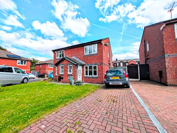 2 Bedroom Semi-Detached House For Sale In Wood Edge Close, Bolton, BL3
