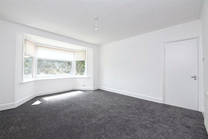 2 Bedroom Flat To Rent In Bell Lane, Hendon, London, NW4