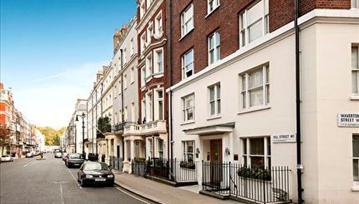 3 Bedroom Flat To Rent In Hill Street, London, W1J