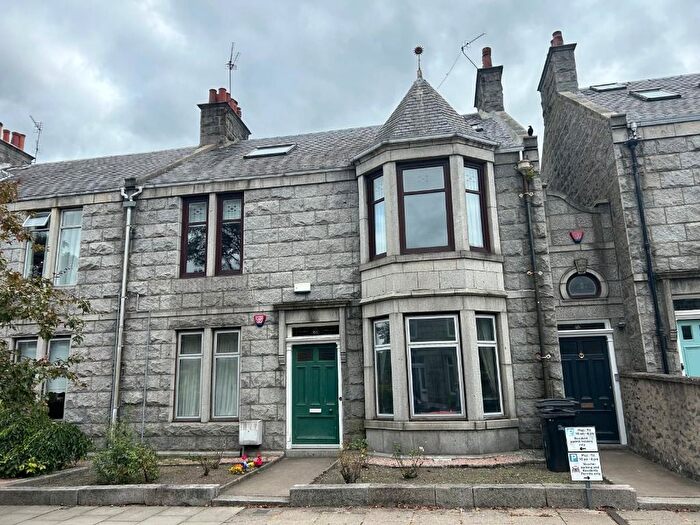 3 Bedroom Flat To Rent In Cairnfield Place, West End, Aberdeen, AB15