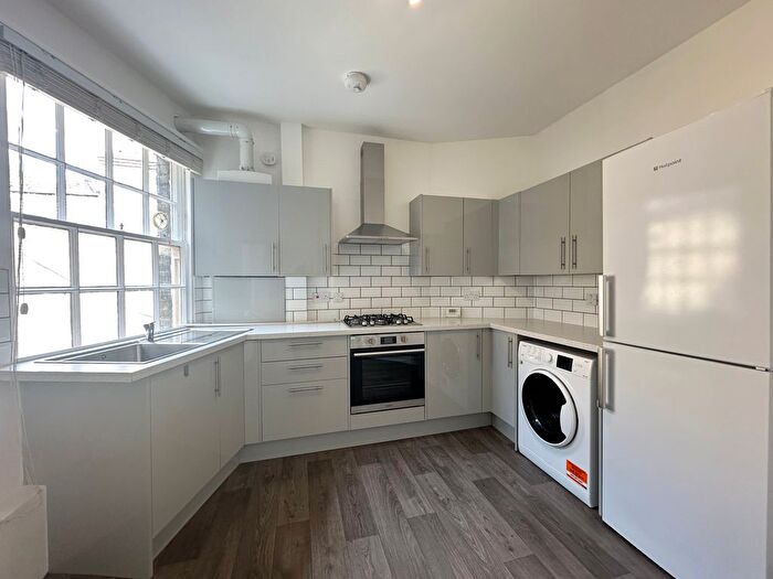 3 Bedroom Flat To Rent In Portland Street, Walworth Village, London, SE17