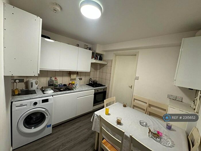 2 Bedroom Flat To Rent In Vincent Road, London, N22
