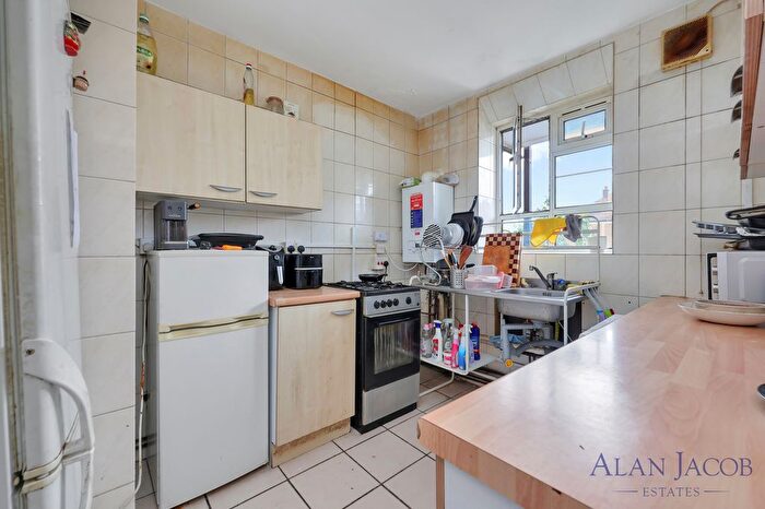 3 Bedroom Terraced House For Sale In Birchdown House, London, London, London, E3