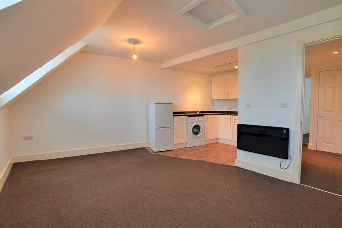 2 Bedroom Flat To Rent In High Street, Braintree, CM7