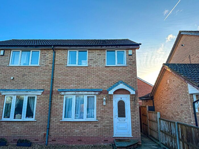 3 Bedroom Semi-detached House To Rent In Plum Tree Close, Bridgwater, TA6