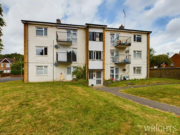 2 Bedroom Flat To Rent In Roe Green Lane, Hatfield, AL10