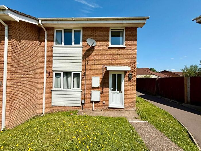 3 Bedroom End Of Terrace House To Rent In St. Davids Close, Loughor, Swansea, SA4
