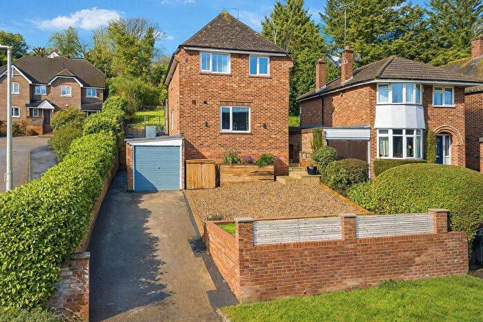 3 Bedroom Detached House For Sale In Hemdean Road, Caversham, RG4