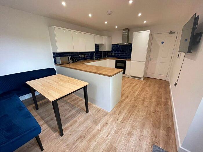 4 Bedroom Semi-Detached House To Rent In Norwich Drive, Brighton, BN2