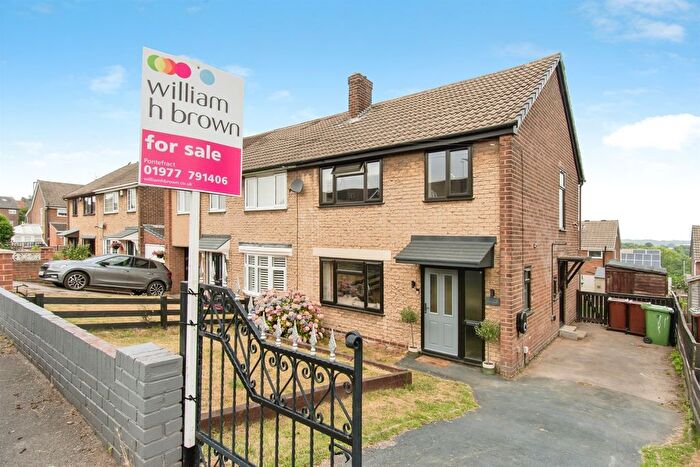 3 Bedroom Semi-Detached House For Sale In Fieldhead Close, Pontefract, WF8