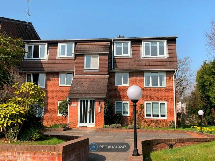 2 Bedroom Flat To Rent In Chepstow, Harpenden, AL5