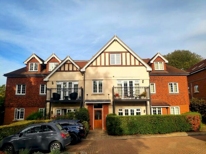 2 Bedroom Apartment To Rent In Croydon Road, Reigate, RH2