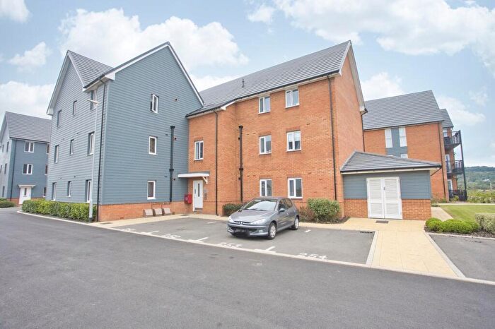 2 Bedroom Flat For Sale In Hopkins Way, Hythe, Kent, CT21