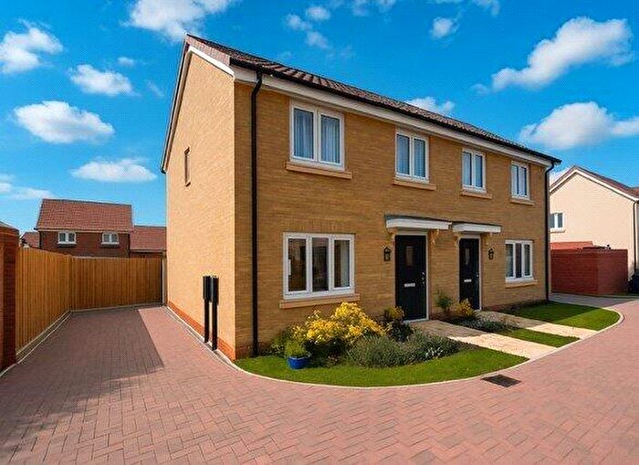 3 Bedroom Semi-Detached House For Sale In Longridge Road, Bourne, Lincolnshire, PE10