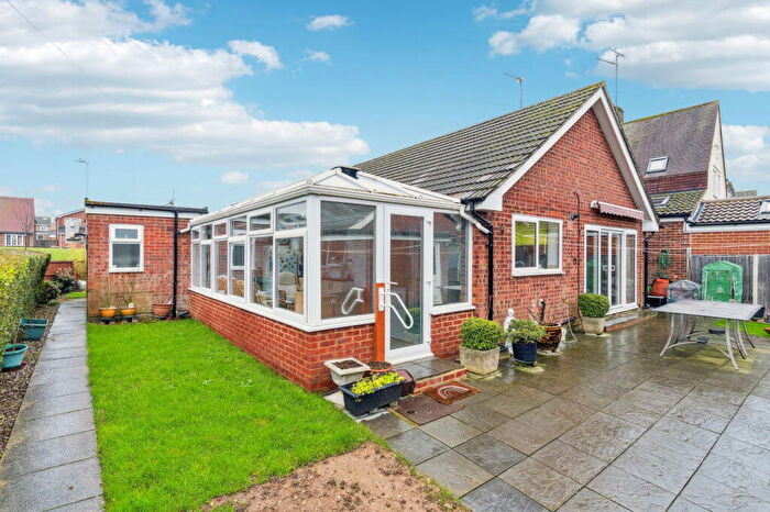 3 Bedroom Detached Bungalow For Sale In Seamons Close, Dunstable, LU6