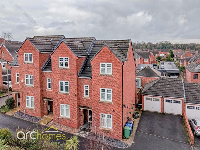 3 Bedroom Town House For Sale In Claybrook Close, Atherton, Manchester, M46