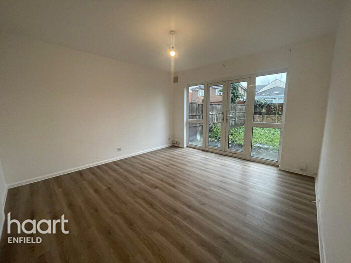 2 Bedroom Apartment To Rent In Eagle Close, Enfield, EN3