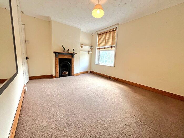 2 Bedroom End Of Terrace House To Rent In Kent Road, Southampton, Hampshire, SO17
